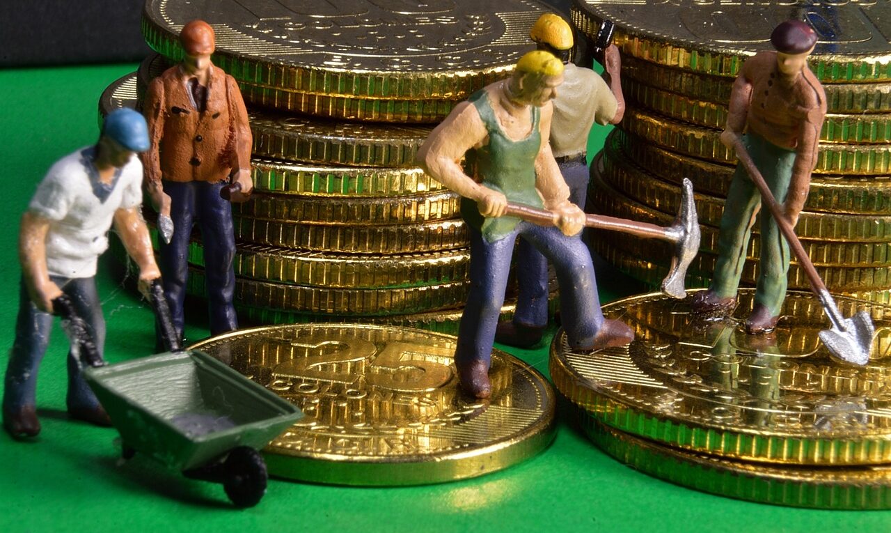 Dividendos e JCP de três gigantes: Petrobras, Itaú e Santander