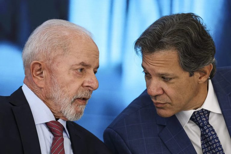 Presidente Lula assina projeto de lei da Isenção de IR para quem recebe até R$ 5 mil.