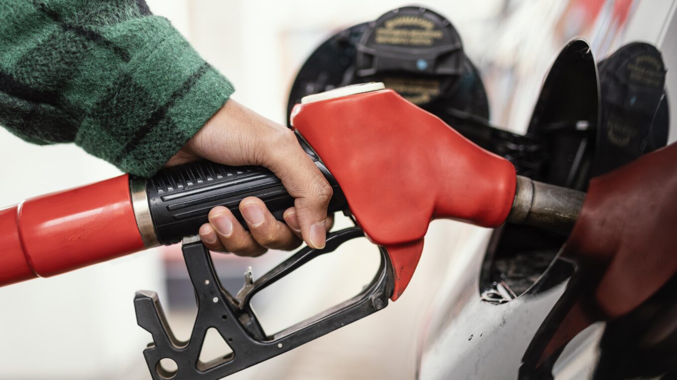 Petrobras corta 12% no preço do diesel, mas postos aumentam margens e combustíveis seguem mais caros