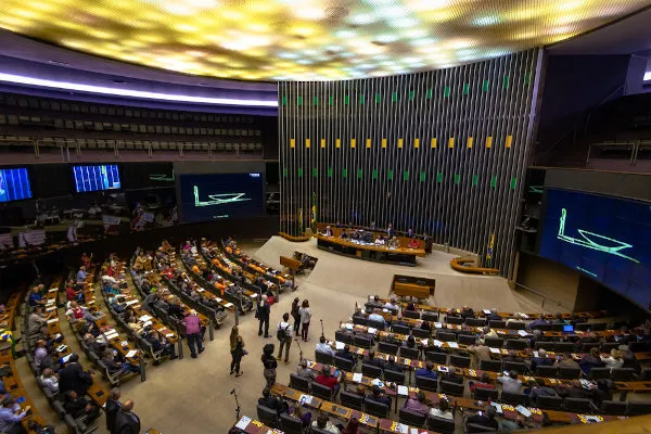 DEPUTADOS FEDERAIS SÃO CONTRA O FIM DA JORNADA 6×1